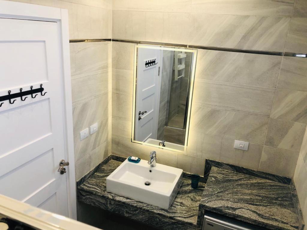 Sodic Westown Residence1-Near Elnada Hospital 'Izbat Yusif Barradah Екстериор снимка